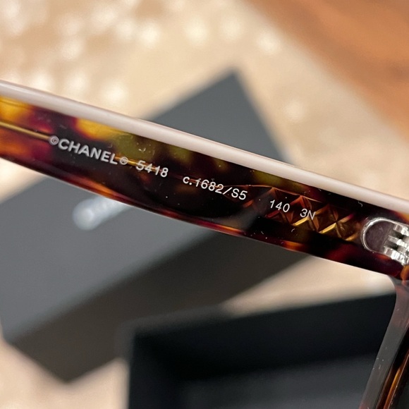 Chanel 5418 sunglasses logo on top 
Gorgeous!!!! - Picture 7 of 14